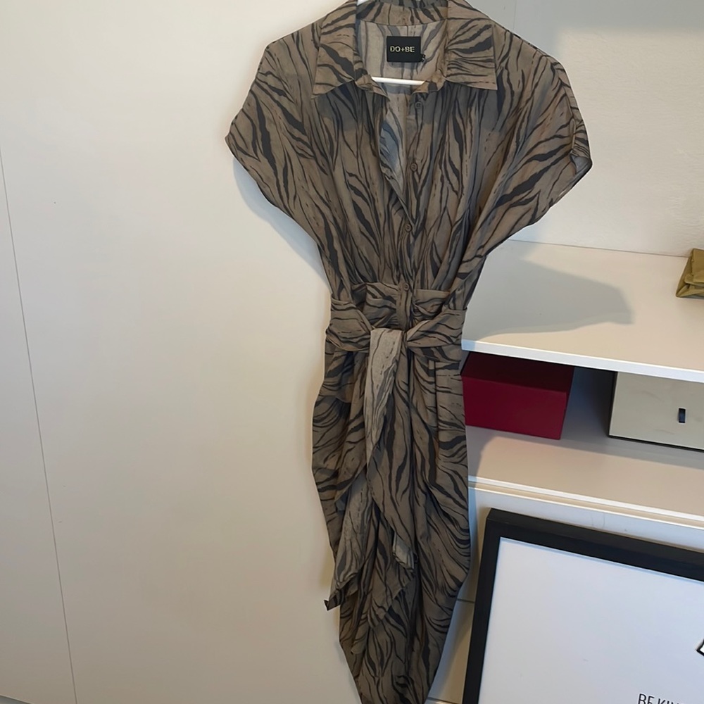 DO+BE collared, button down lightweight dress size small